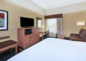 Hampton Inn Clinton hotel thumbnail 8