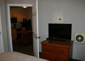 Candlewood Suites Bordentown-Trenton by IHG hotel thumbnail 2