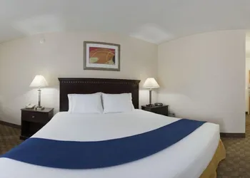 Holiday Inn Express Hotel & Suites Carneys Point by IHG hotel thumbnail 2