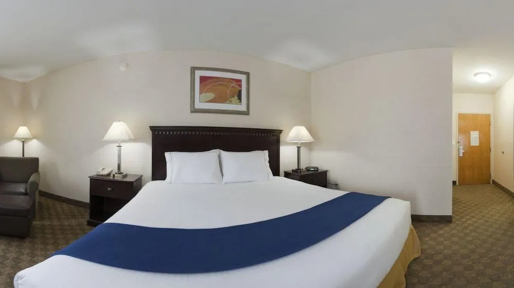 Holiday Inn Express Hotel & Suites Carneys Point by IHG hotel detail image 2