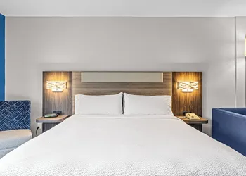 Holiday Inn Express Hotel & Suites Carneys Point by IHG hotel thumbnail 5