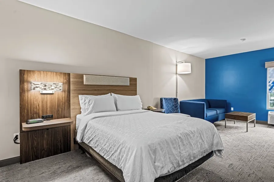 Holiday Inn Express Hotel & Suites Carneys Point by IHG hotel detail image 6