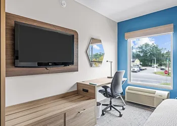 Holiday Inn Express Hotel & Suites Carneys Point by IHG hotel thumbnail 8