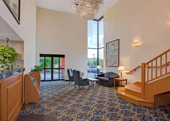 Super 8 by Wyndham Mahwah hotel thumbnail 2