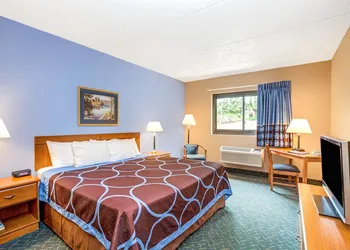 Super 8 by Wyndham Mahwah hotel thumbnail 3