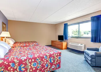 Super 8 by Wyndham Mahwah hotel thumbnail 8