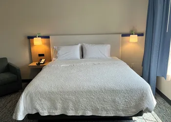 Garner Hotel Mahwah by IHG hotel thumbnail 4