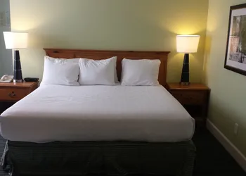 The University Inn at Emory hotel thumbnail 3