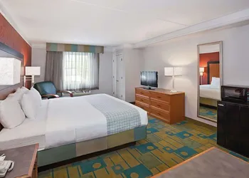 Norwood Inn & Suites Merrillville hotel thumbnail 8