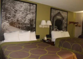Super 8 by Wyndham Michigan City hotel thumbnail 6