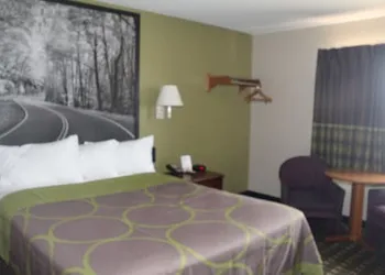 Super 8 by Wyndham Michigan City hotel thumbnail 7