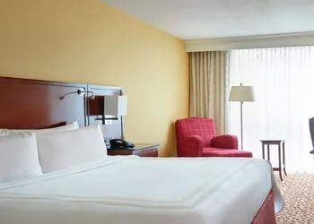 Wyndham Cleveland Airport hotel thumbnail 8