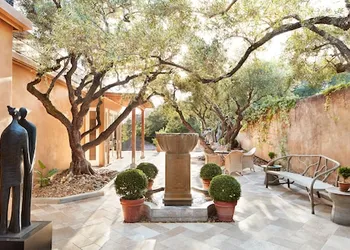 Auberge Du Soleil hotel thumbnail 2