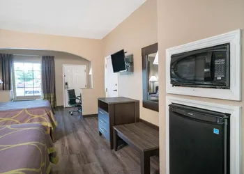 Super 8 by Wyndham Murfreesboro hotel thumbnail 6