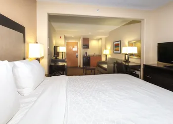 Holiday Inn Express & Suites Jacksonville Airport by IHG hotel thumbnail 7