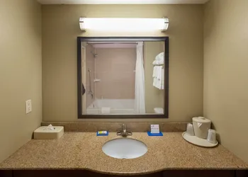Holiday Inn Express & Suites Jacksonville Airport by IHG hotel thumbnail 8