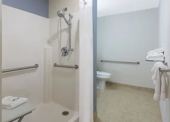 Microtel Inn & Suites by Wyndham Sioux Falls hotel thumbnail 7