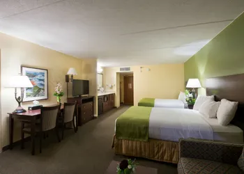 Edgewater Hotel & Waterpark hotel thumbnail 3