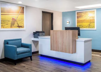 Days Inn by Wyndham Sioux Falls Airport hotel thumbnail 3