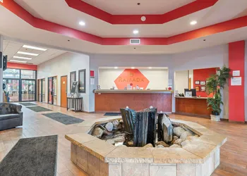 Ramada by Wyndham Sioux Falls Airport-Waterpark & Event Ctr hotel thumbnail 2