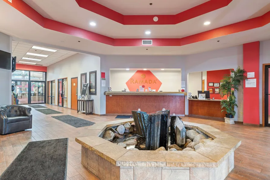 Ramada by Wyndham Sioux Falls Airport-Waterpark & Event Ctr hotel detail image 2
