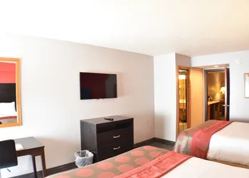 Ramada by Wyndham Sioux Falls Airport-Waterpark & Event Ctr hotel thumbnail 8