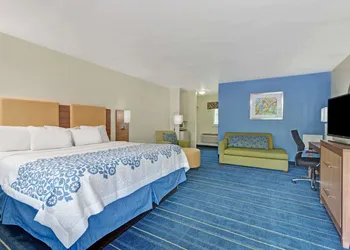Days Inn by Wyndham Ridgefield hotel thumbnail 4