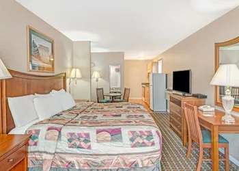 Days Inn by Wyndham Ridgefield hotel thumbnail 5
