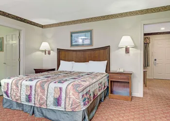 Days Inn by Wyndham Ridgefield hotel thumbnail 6
