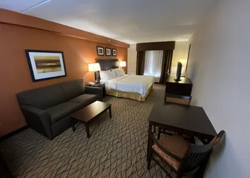 Holiday Inn Express Hotel & Suites Danbury - I-84 by IHG hotel thumbnail 2