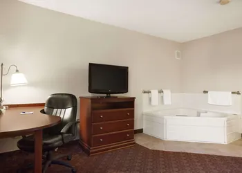 Baymont by Wyndham Sioux Falls hotel thumbnail 8
