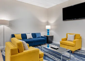 Comfort Inn & Suites Danbury-Bethel hotel thumbnail 7