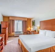 La Quinta Inn & Suites by Wyndham Danbury hotel detail image 5