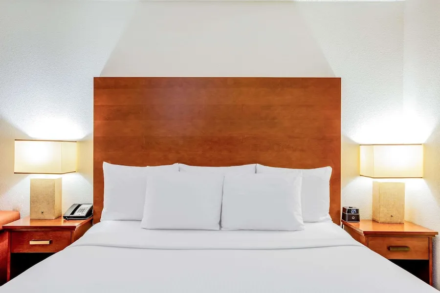 La Quinta Inn & Suites by Wyndham Danbury hotel detail image 6
