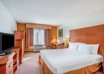 La Quinta Inn & Suites by Wyndham Danbury hotel thumbnail 5