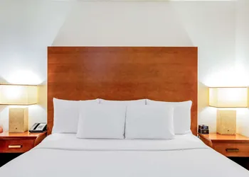 La Quinta Inn & Suites by Wyndham Danbury hotel thumbnail 6