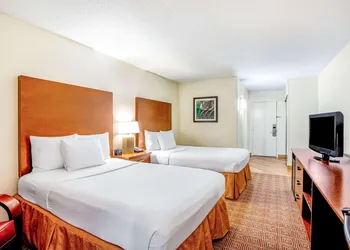 La Quinta Inn & Suites by Wyndham Danbury hotel thumbnail 7