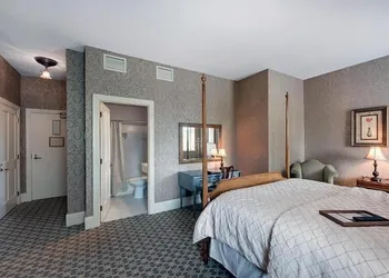 Nicollet Island Inn hotel thumbnail 8