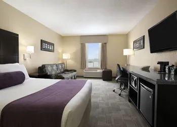 Days Inn by Wyndham Regina hotel thumbnail 5