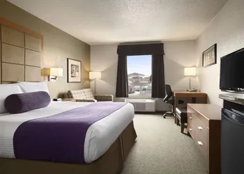 Days Inn by Wyndham Regina hotel thumbnail 8