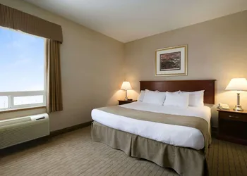 Days Inn by Wyndham Moose Jaw hotel thumbnail 3
