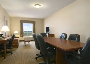 Days Inn by Wyndham Moose Jaw hotel thumbnail 5