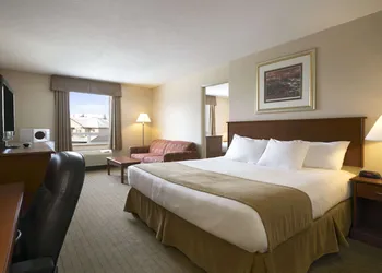 Days Inn by Wyndham Moose Jaw hotel thumbnail 6