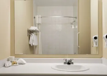 Days Inn by Wyndham Moose Jaw hotel thumbnail 8
