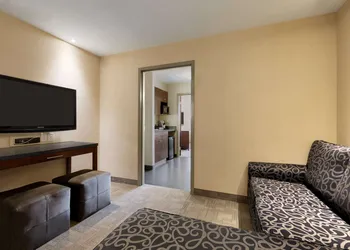 Days Inn by Wyndham Regina Airport West hotel thumbnail 4