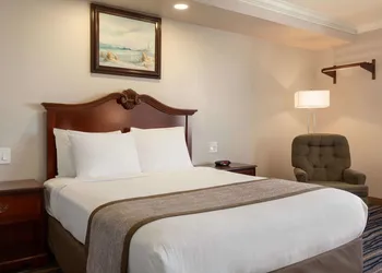 Days Inn by Wyndham Eureka CA hotel thumbnail 6