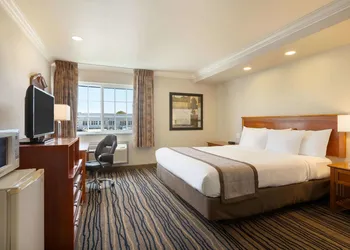 Days Inn by Wyndham Eureka CA hotel thumbnail 7