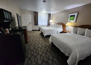 Ramada Bayside Inn & Suites Eureka hotel thumbnail 2