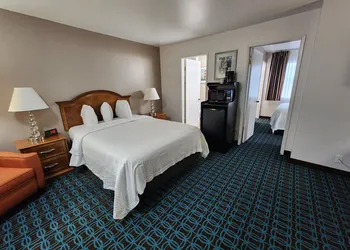 Ramada Bayside Inn & Suites Eureka hotel thumbnail 3