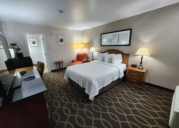 Ramada Bayside Inn & Suites Eureka hotel thumbnail 4
